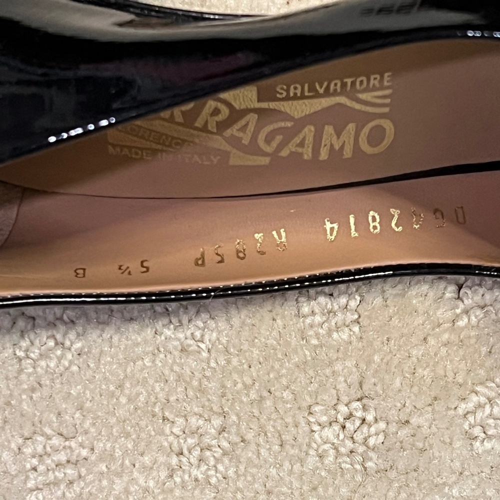 Salvatore Ferragamo Vera Bow Peep Toe Heels, Patent Leather, Black, size 5.5 - Picture 8 of 9